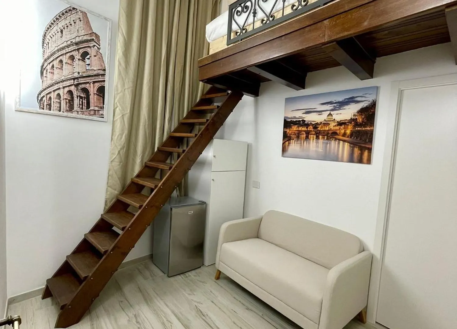 Trevi\'S Apartment location